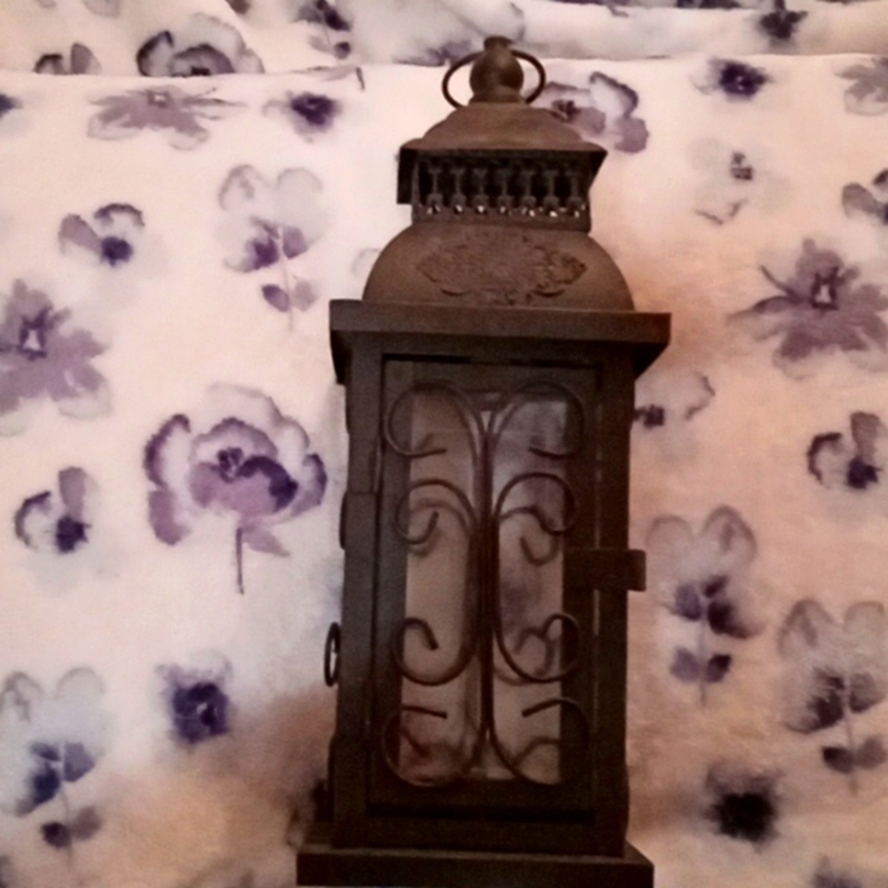 Lamp/candle holder